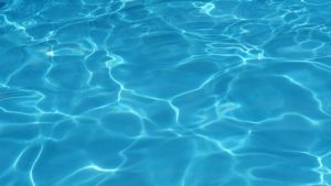 how to keep pool from freezing in winter